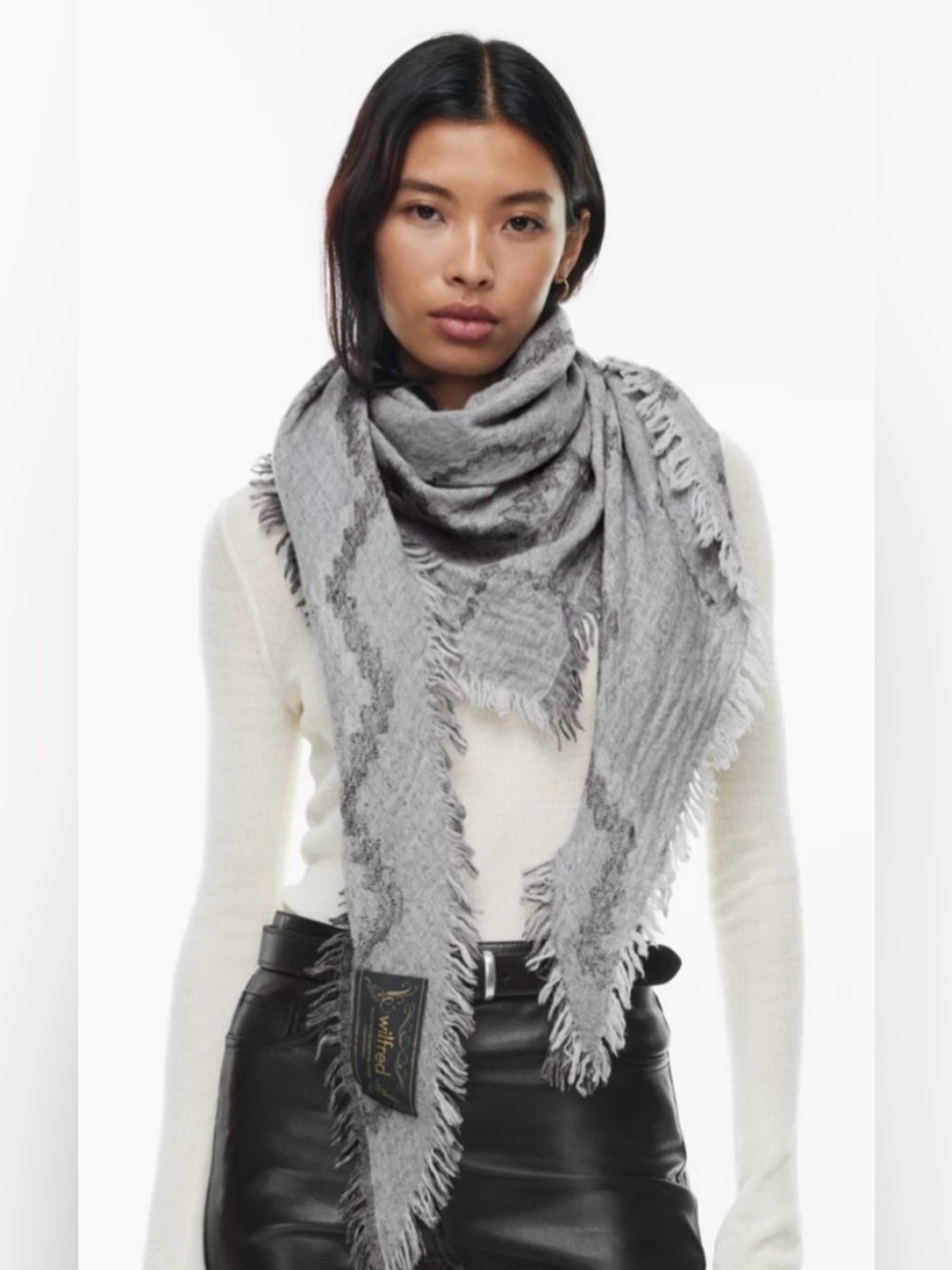 Wilfred Diamond Mosaic Triangle Scarf Grey
New condition - worn once